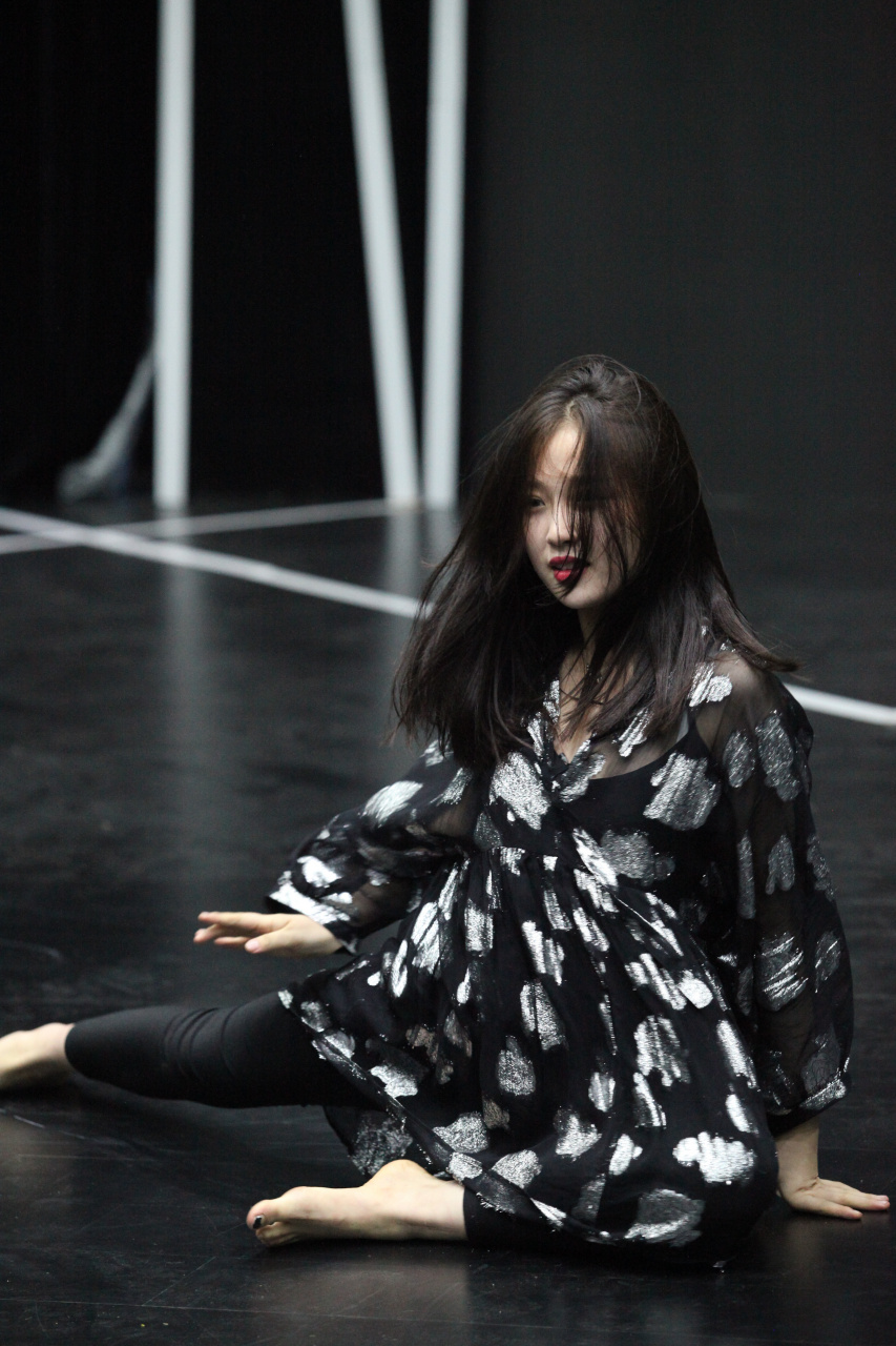 虞书欣光脚排练花絮