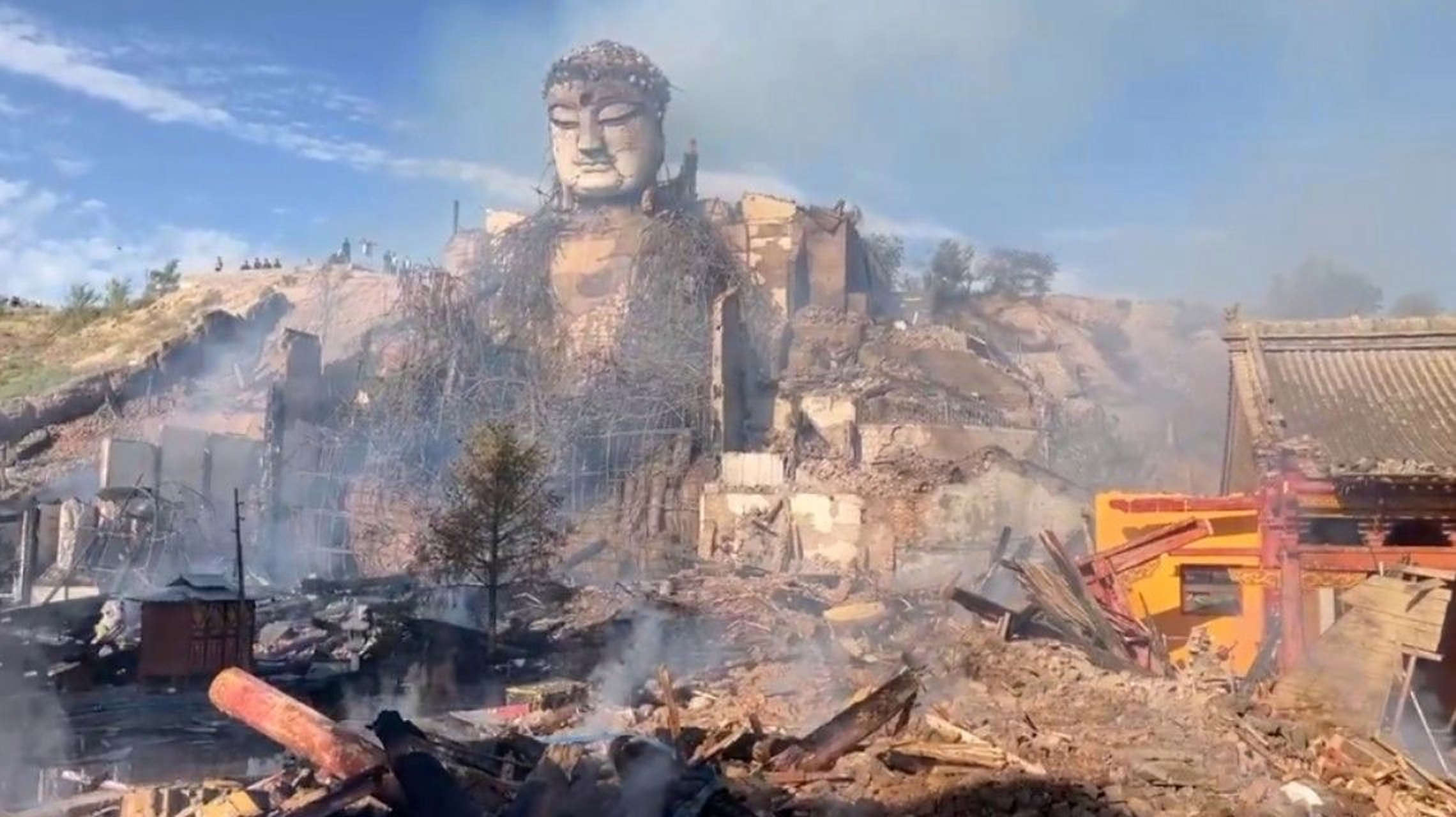 甘肃山丹大佛寺发生火灾 7月24日凌晨,位于甘肃省张液市山丹县的国家4