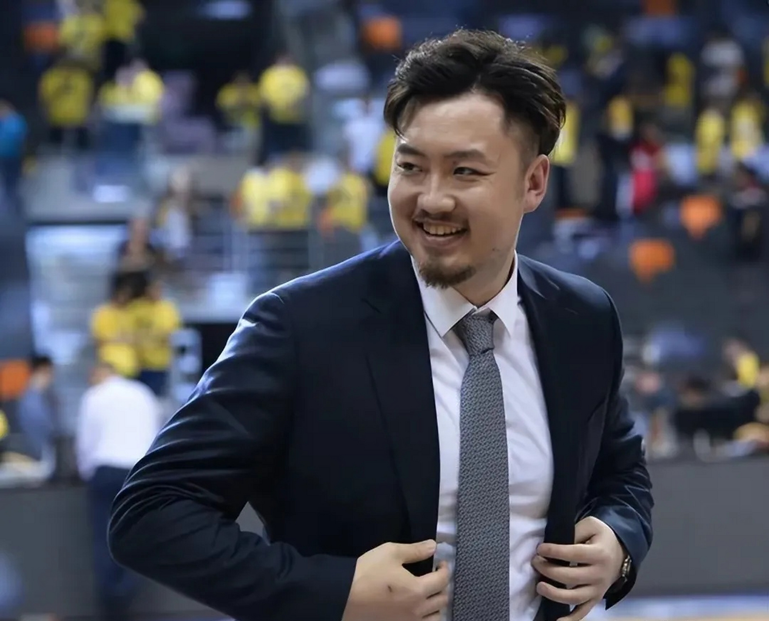 更令人不满的是,睢冉不允许周琦和王哲林为国家队效力.