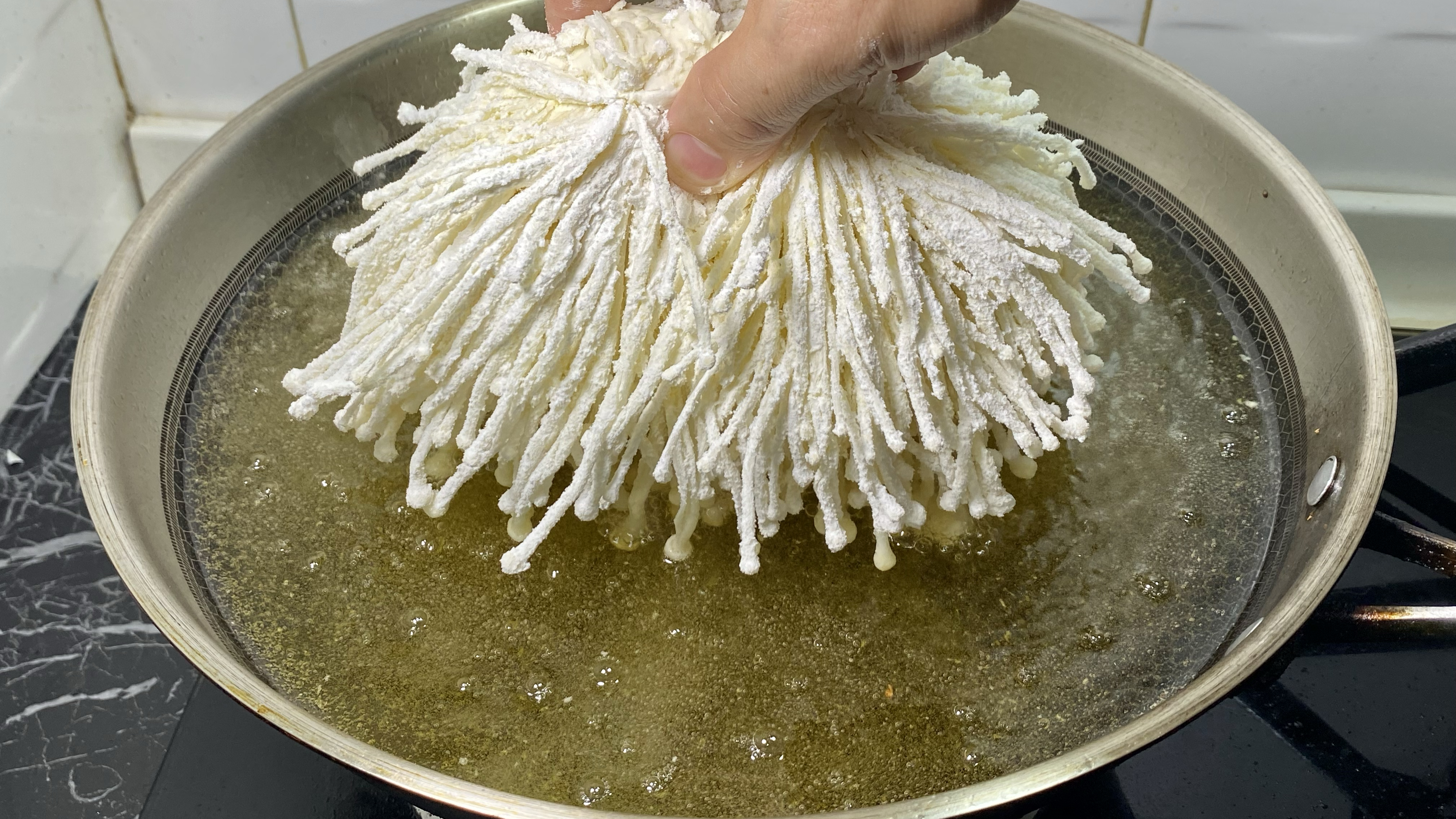 有家餐厅把金针菇做成了招牌菜,成本2块售价38,吃过的都说好