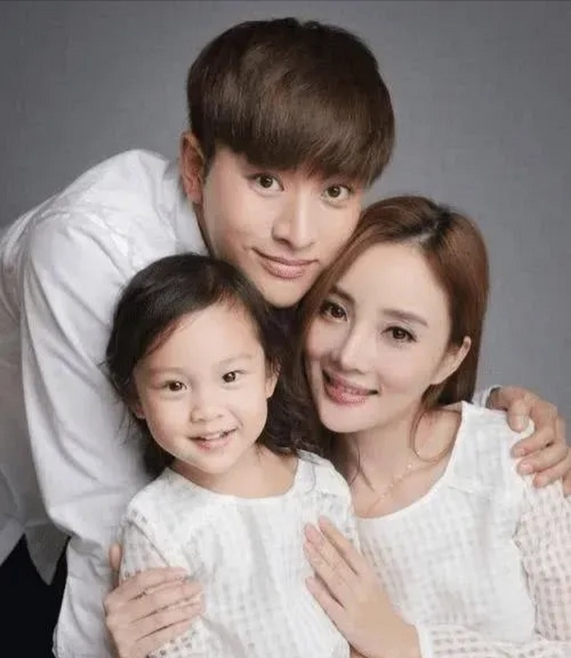 王子文曾与贾乃亮在一起6年,却输给了一见钟情的李小璐.