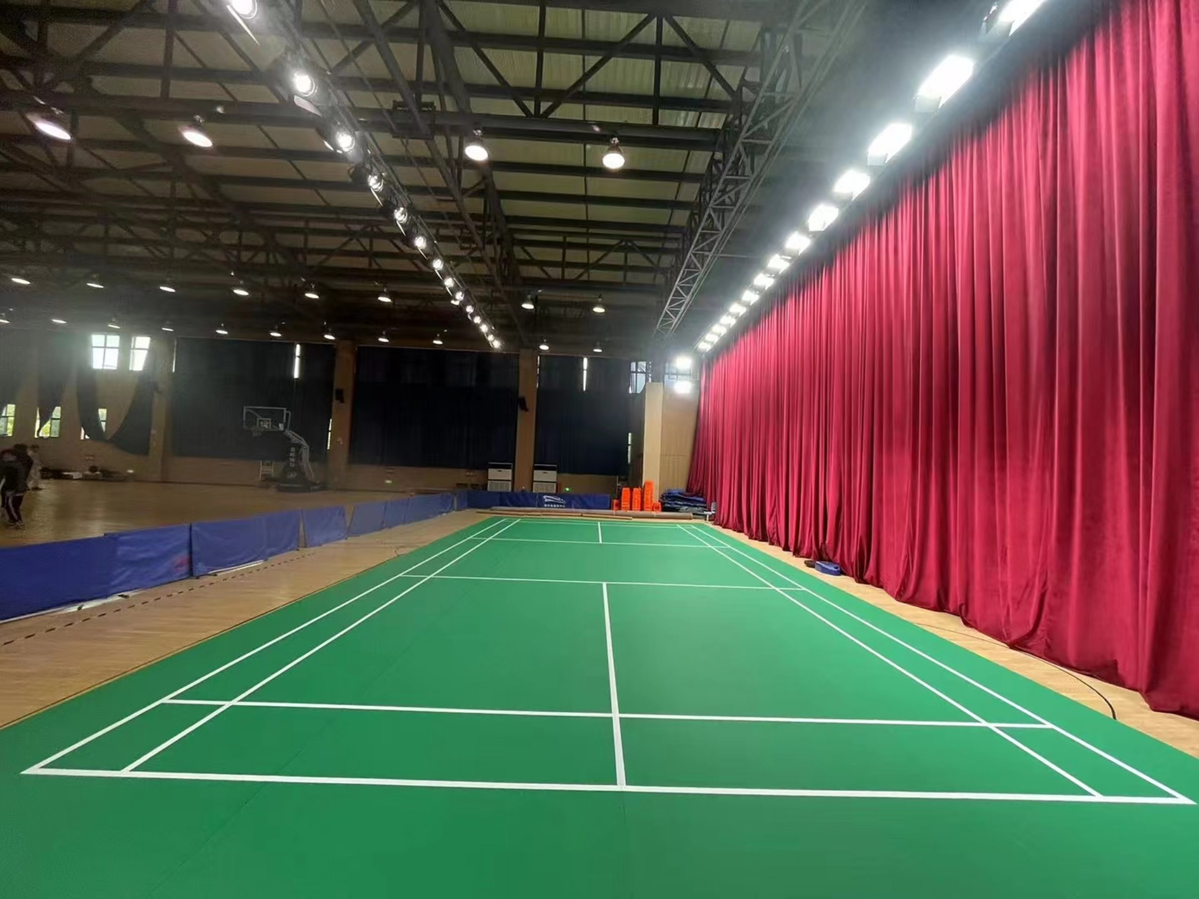 室内羽毛球塑胶地板,效果可以吗