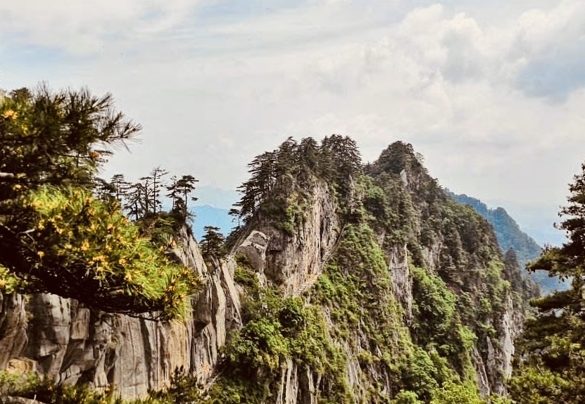 宝天曼风景区图片