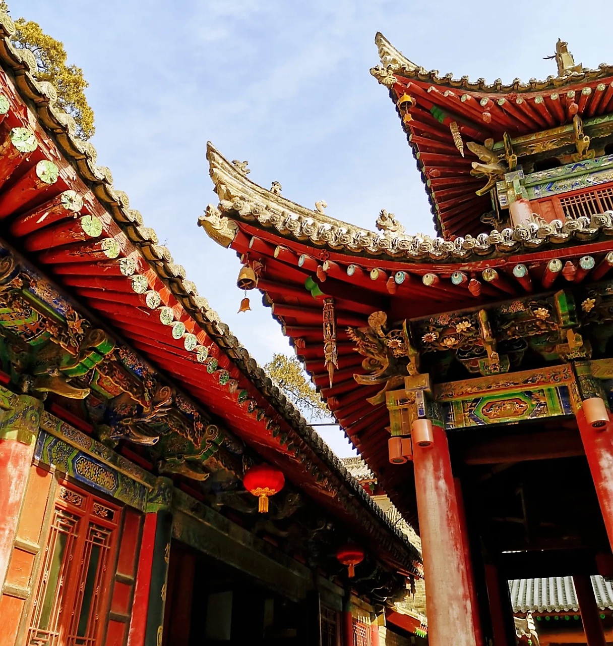 铜川耀州区的药王山很值得一去,山上有观光缆车,不想爬山的亲可以乘坐