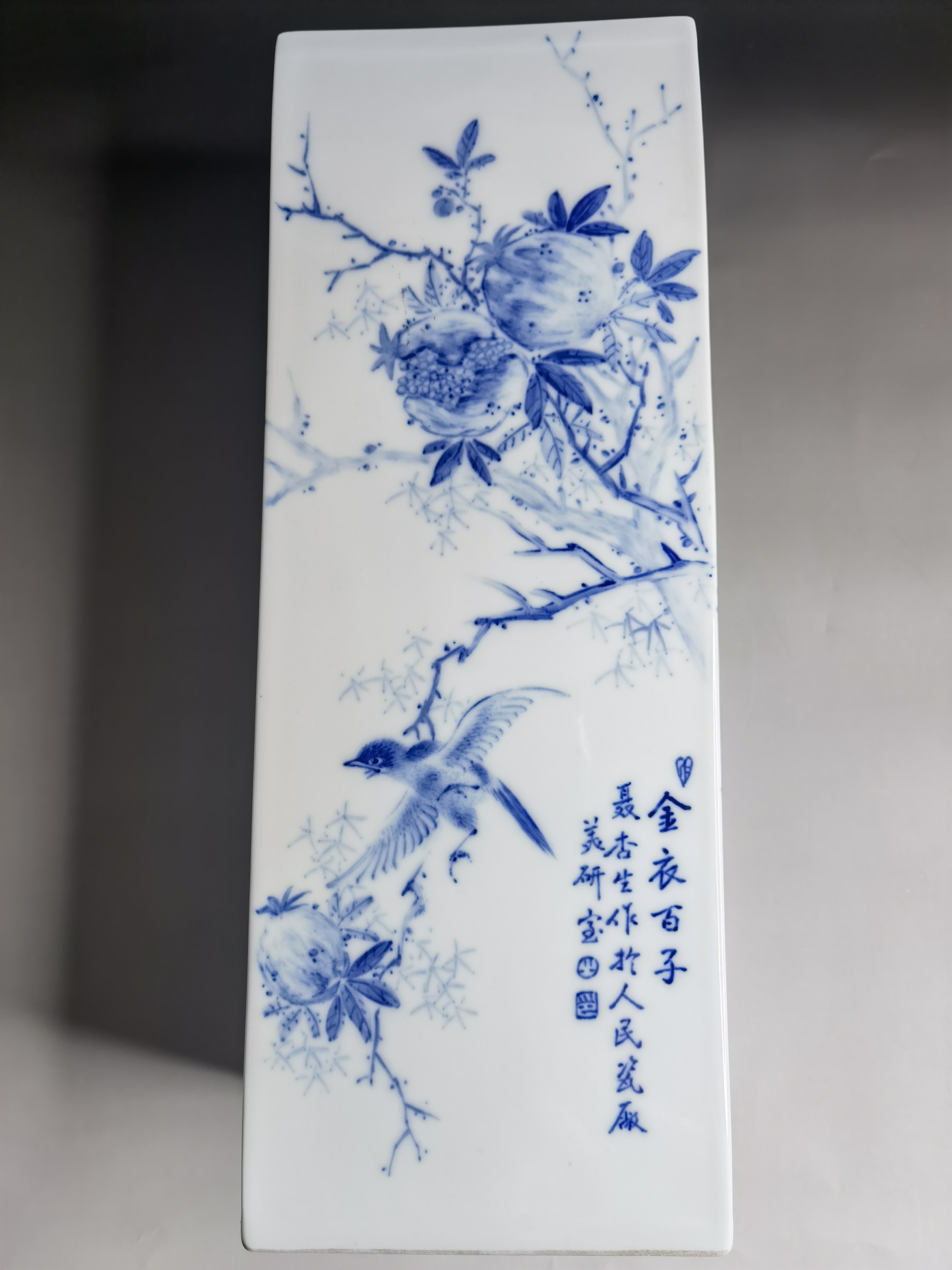 现代名家聂杏生青花瓷方瓶