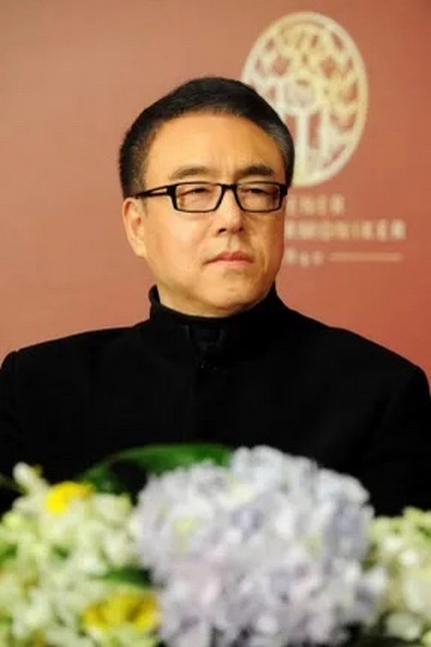 2006年,47岁的春晚导演郎昆趁32岁妻子马艳丽出国,出轨24岁舞蹈家刘岩