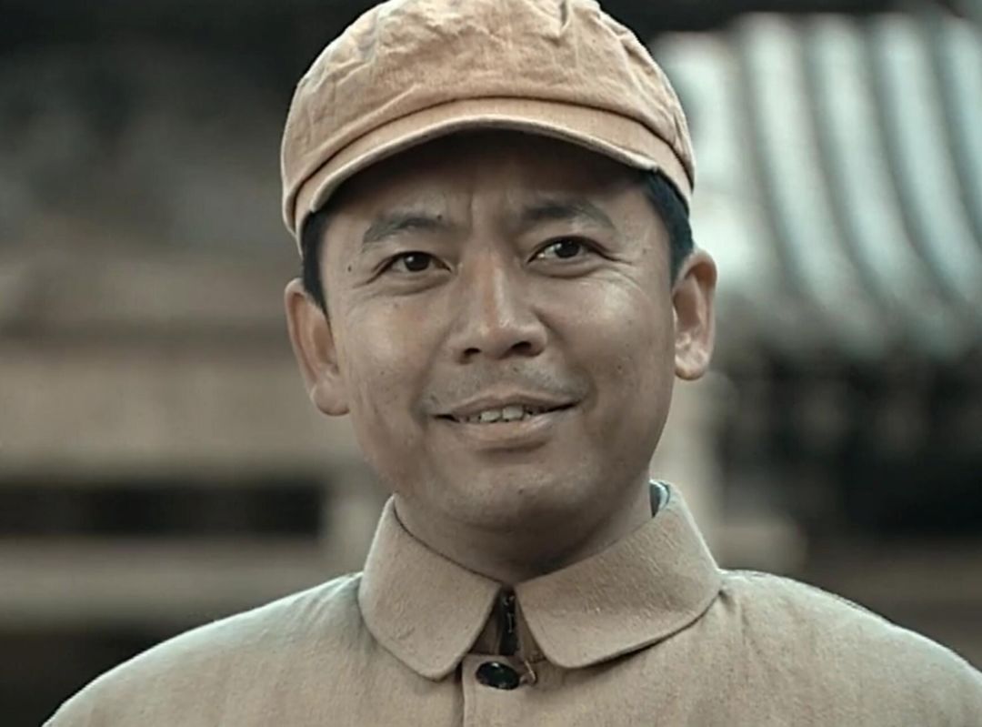 政治部主任,政委,有什么区别?《亮剑》中,李云龙的说法有道理