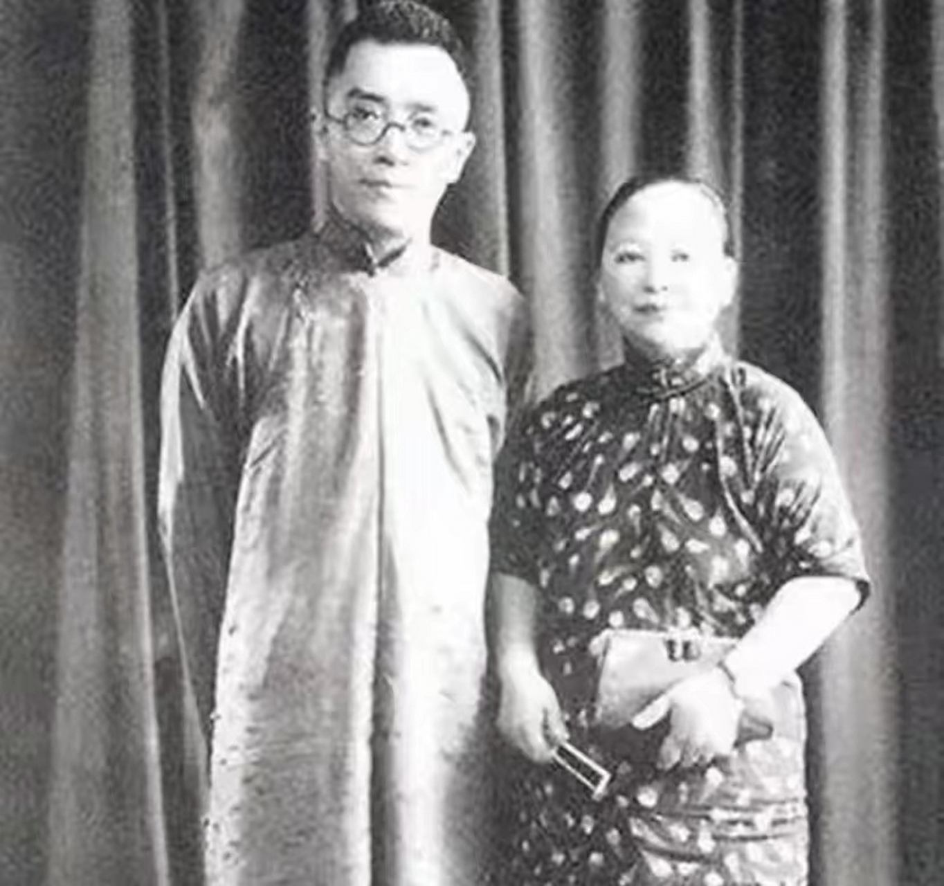 我国近代文学家胡适去世,追悼会上,遗孀江冬秀却当众捶打遗体,一边