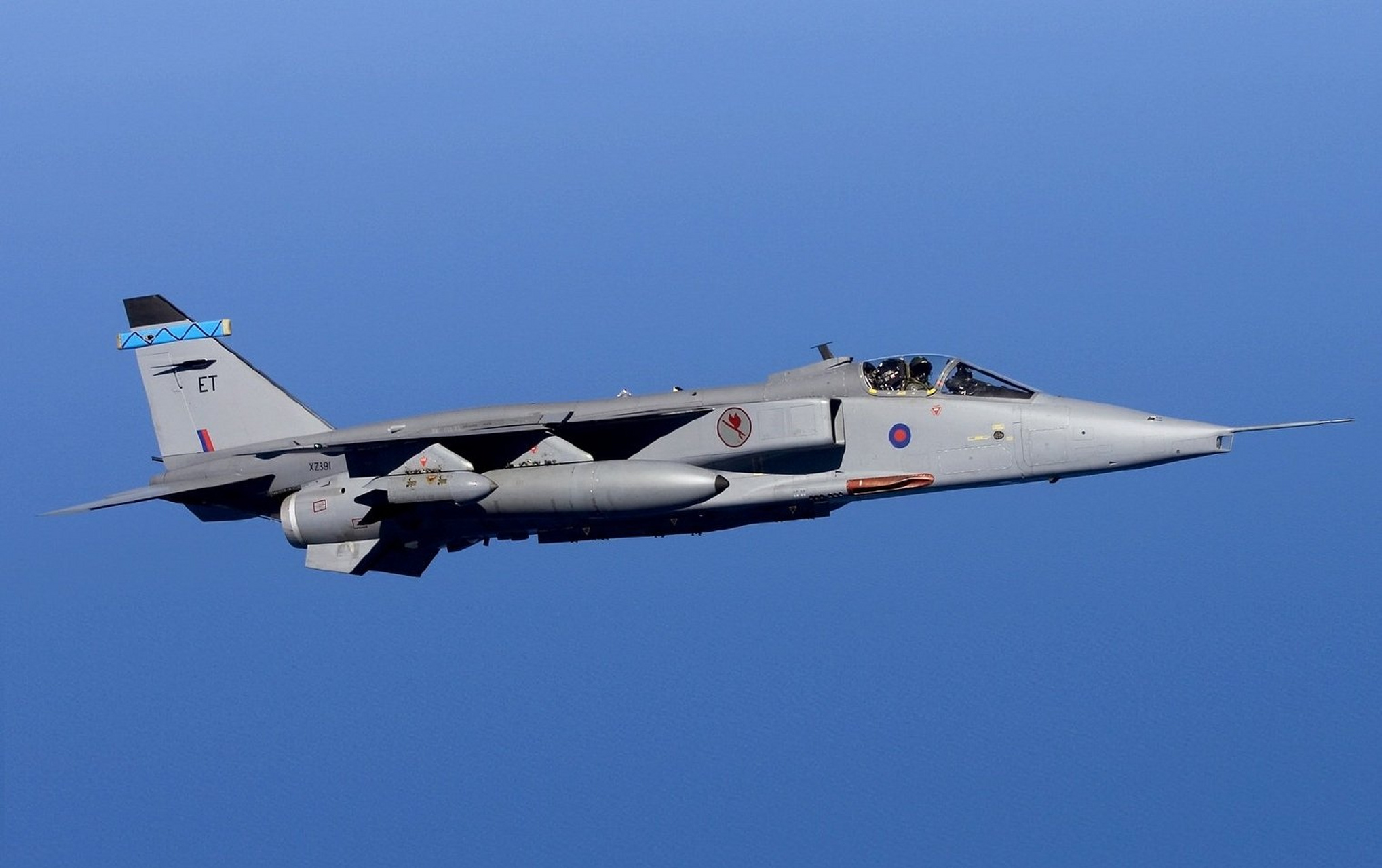 战机欣赏:英国和法国联合研制的"美洲虎"攻击机,该机先后在英美和印度