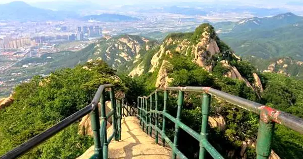 丹东凤凰山景点介绍?