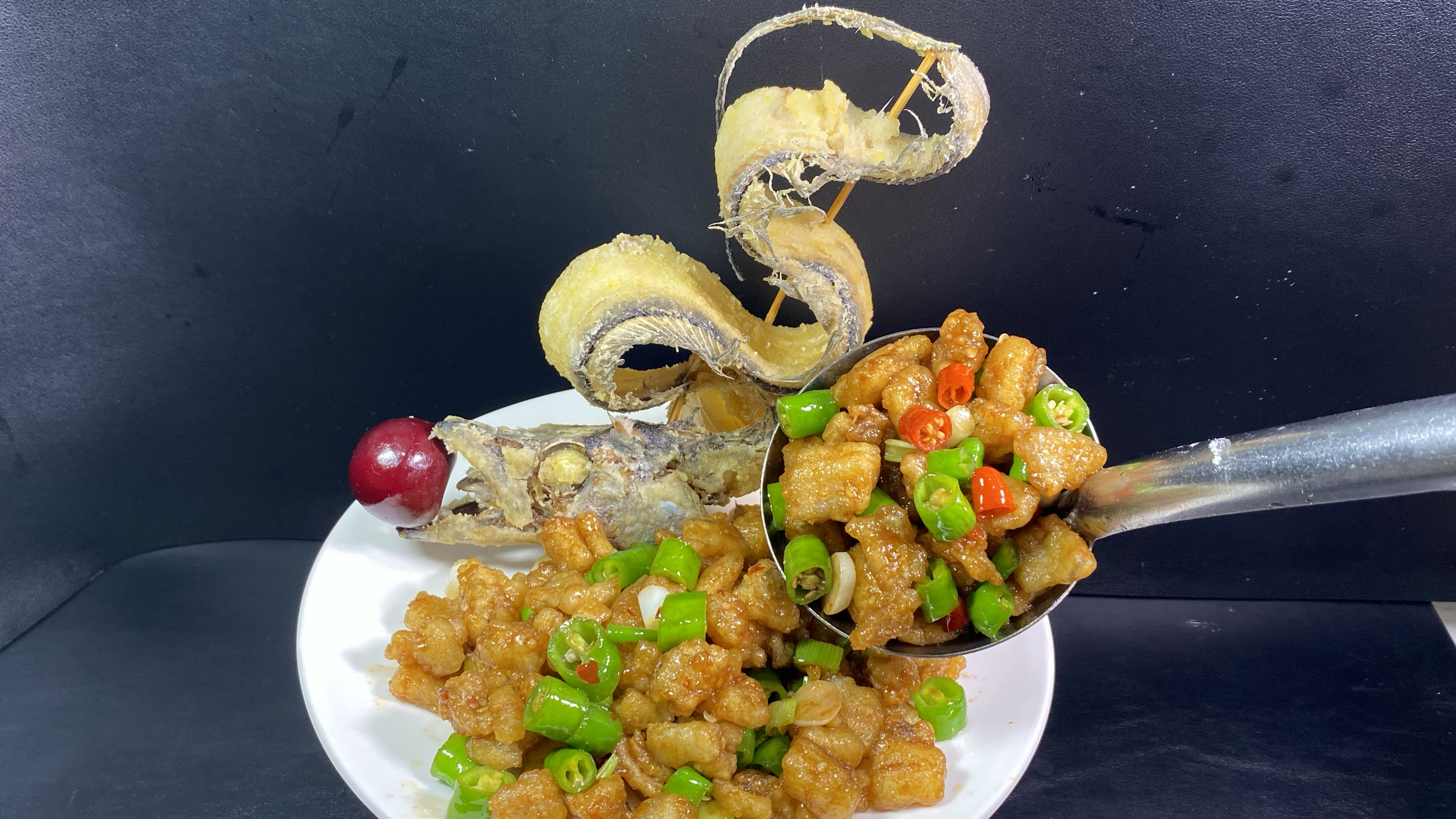 有家餐厅把带鱼做成了招牌菜,售价88吃过的都说好,今天完美复制