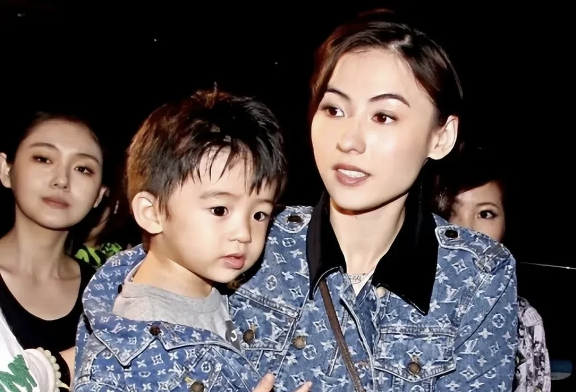 一是前妻张柏芝被传出与孙东海领证.