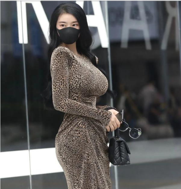 旗袍美女"左公子",靠前凸后翘的身材成为网红,真的不简单