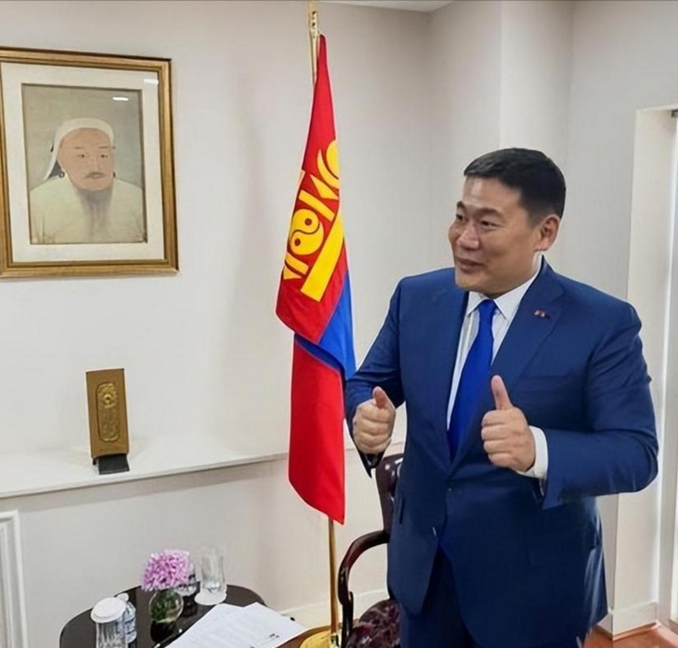 蒙古国总理奥云额尔登出生于1980年,生肖属猴,他曾就读于哈佛大学公共