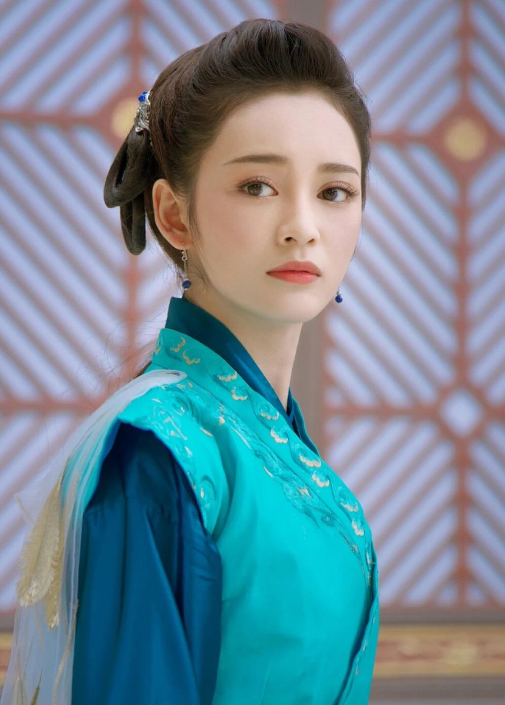 精美图集|王一菲精致美丽,温婉可人