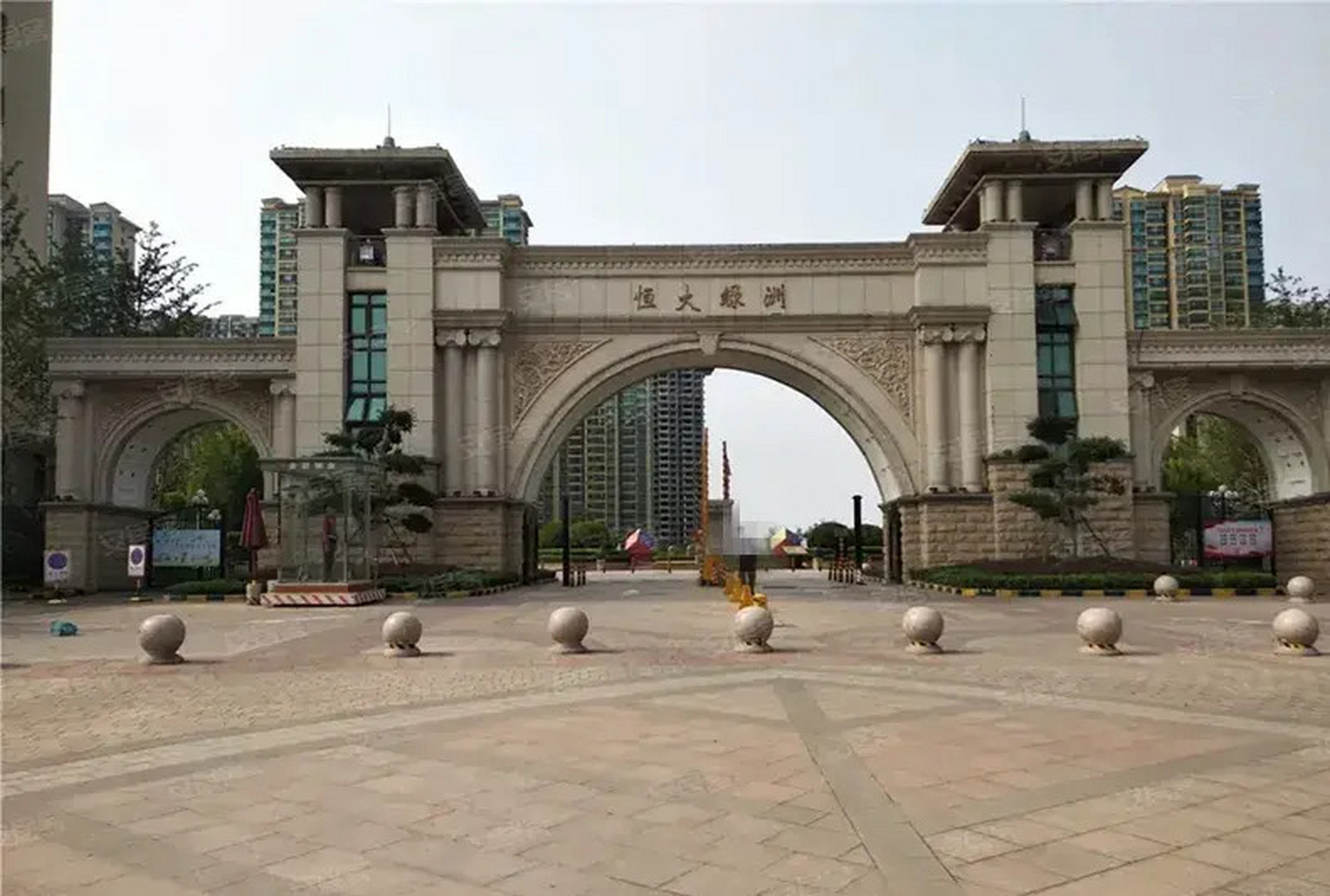 位于临沂经济区恒大绿洲15号楼2-1203房地产,对象位于12层,主房建筑