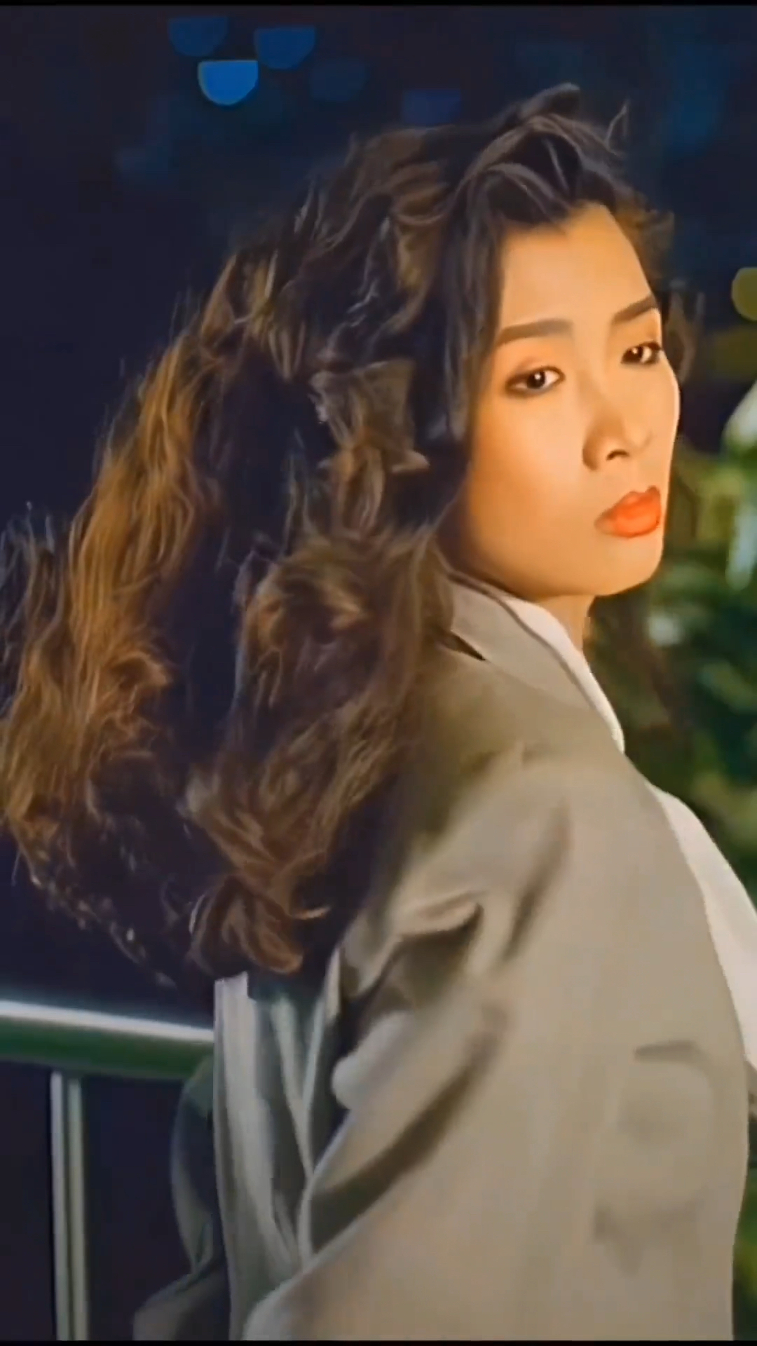 港风女神吴家丽,最搭大波浪卷的女人,风情万种!