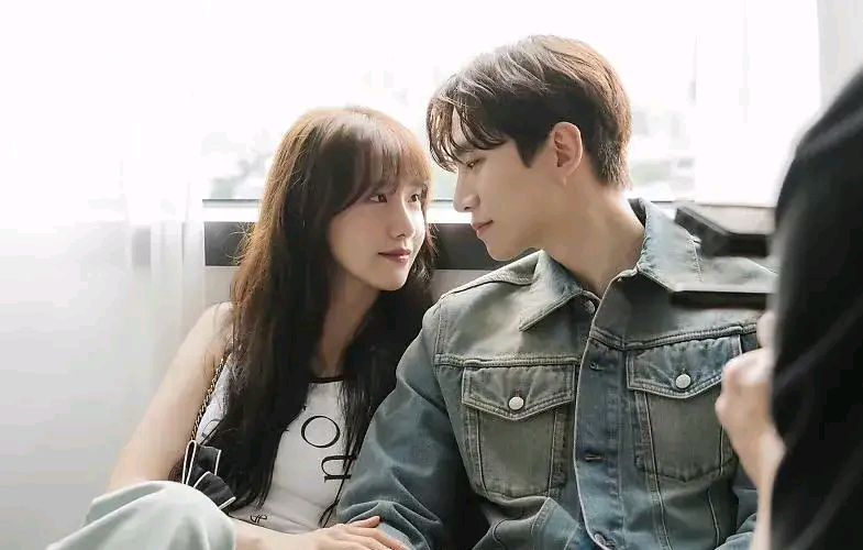 韩媒曝李俊昊林允儿恋情,俩人正在恋爱中,合作新剧前就已经交往