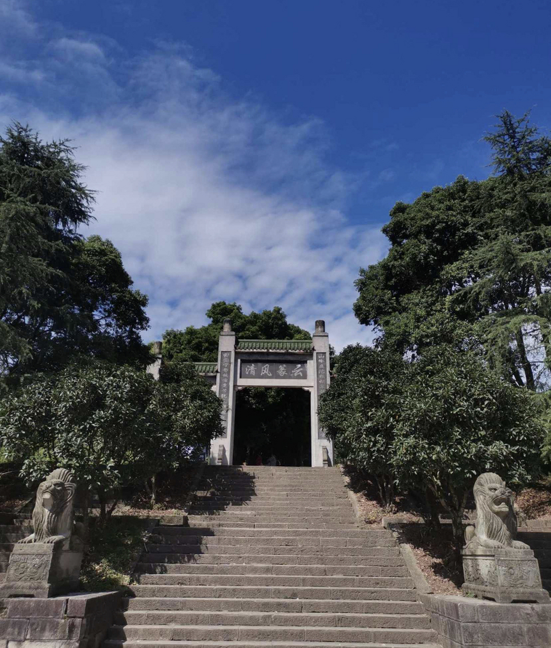 重庆云篆山旅游风景区位于巴南区鱼洞境内,是重庆市总体规划中的森林