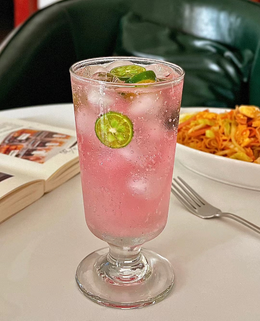 水蜜桃汽水遇上鸡蛋炒米粉