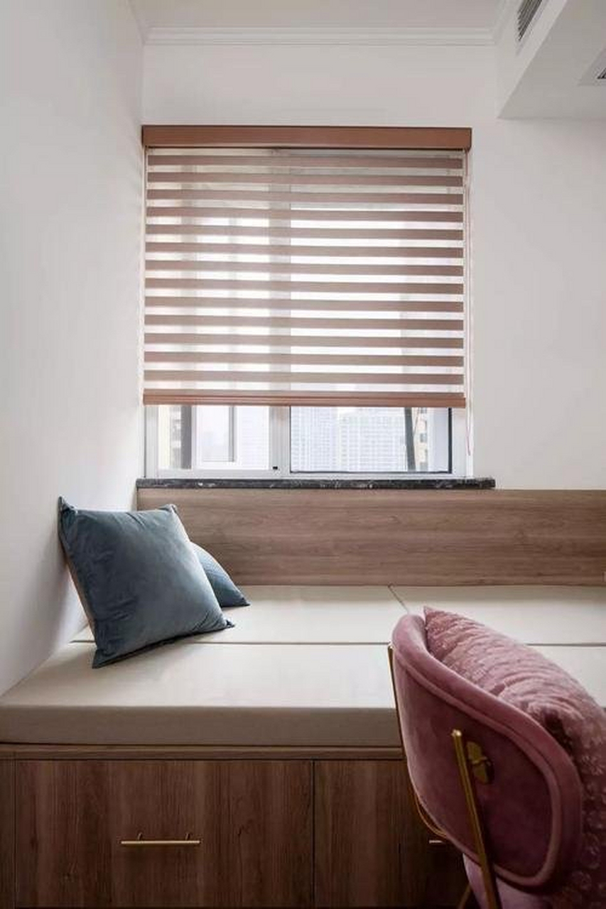 一,榻榻米窗帘多长合适 1,榻榻米窗帘的长度需要根据房屋的高度和