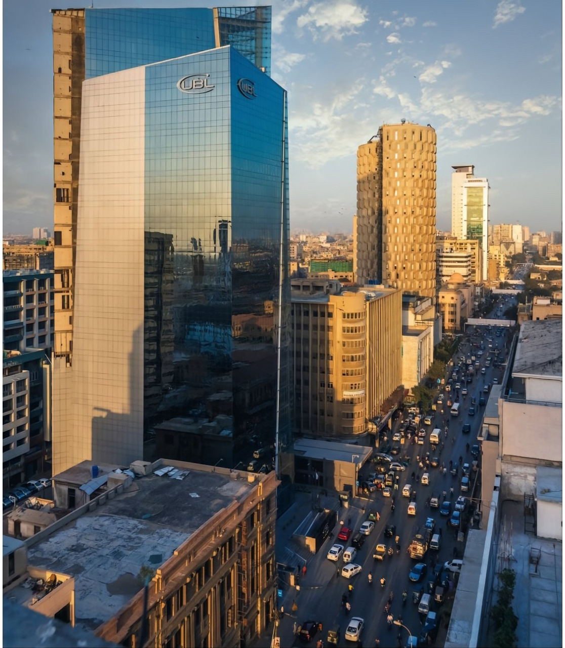 巴基斯坦第一大城市卡拉奇,人口2000多万,人均5300美元,卡拉奇汇集了