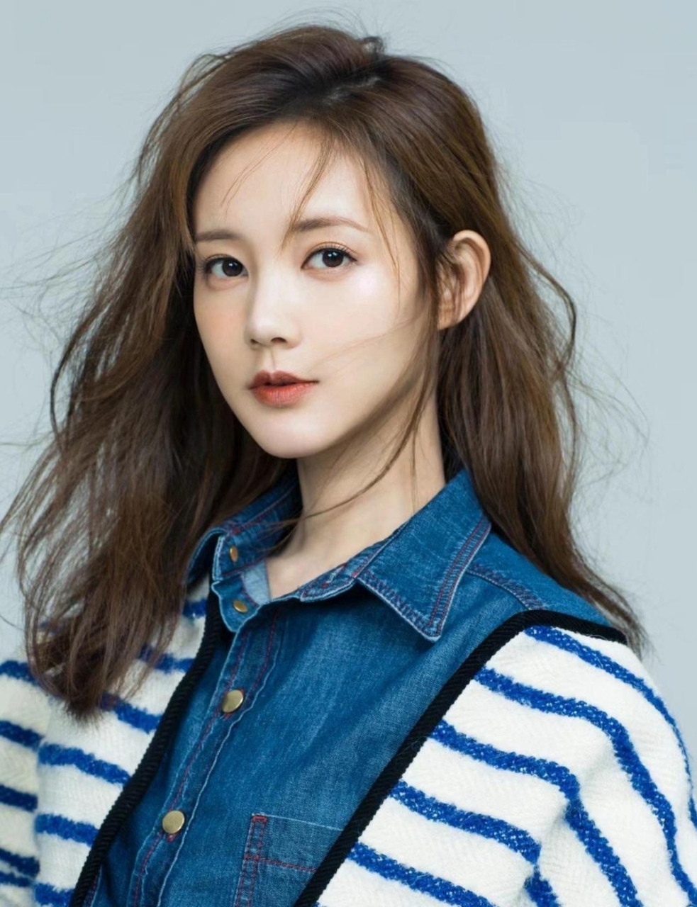 看李一桐清纯甜美,时尚可爱,青春永驻!#李一桐# #娱乐