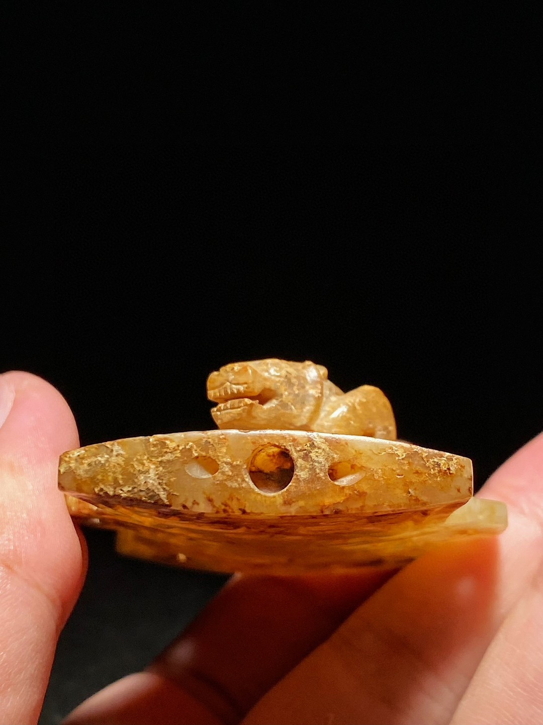 汉 和田玉籽料沁色 透雕 螭龙纹 剑珌 剑饰