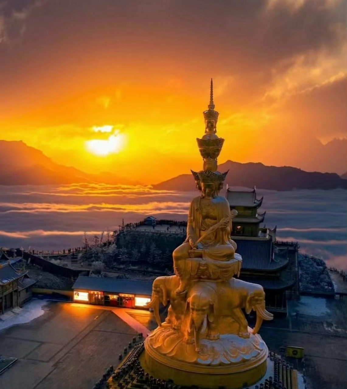 " 云上金顶 . "佛光普照05丨四川峨眉山 #晒出上学时的你