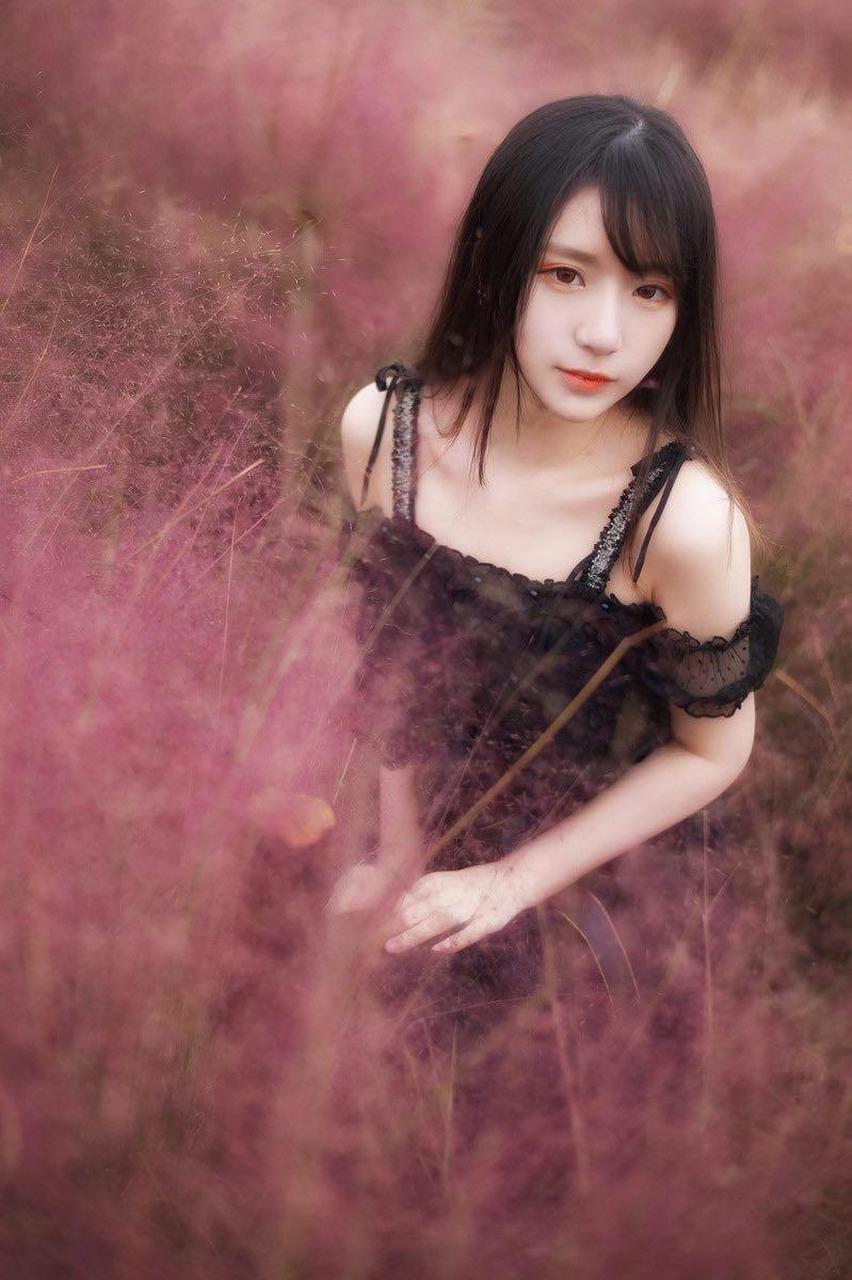 清新风格户外美女摄影人像,清纯甜美的黑裙女孩,优雅动人,靓丽可爱,拍