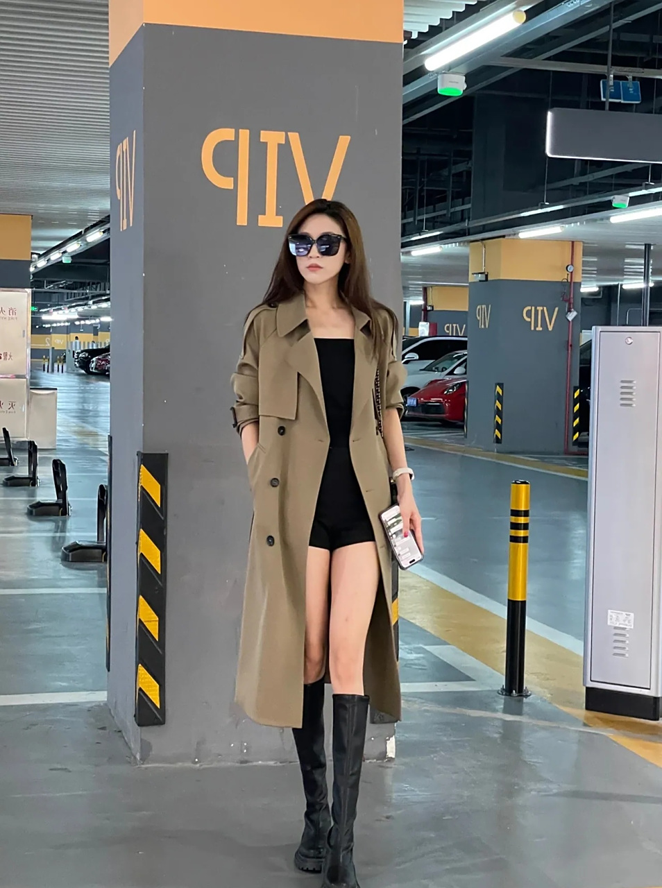 时尚穿搭:这款高档过膝气质双排扣风衣超级好看!