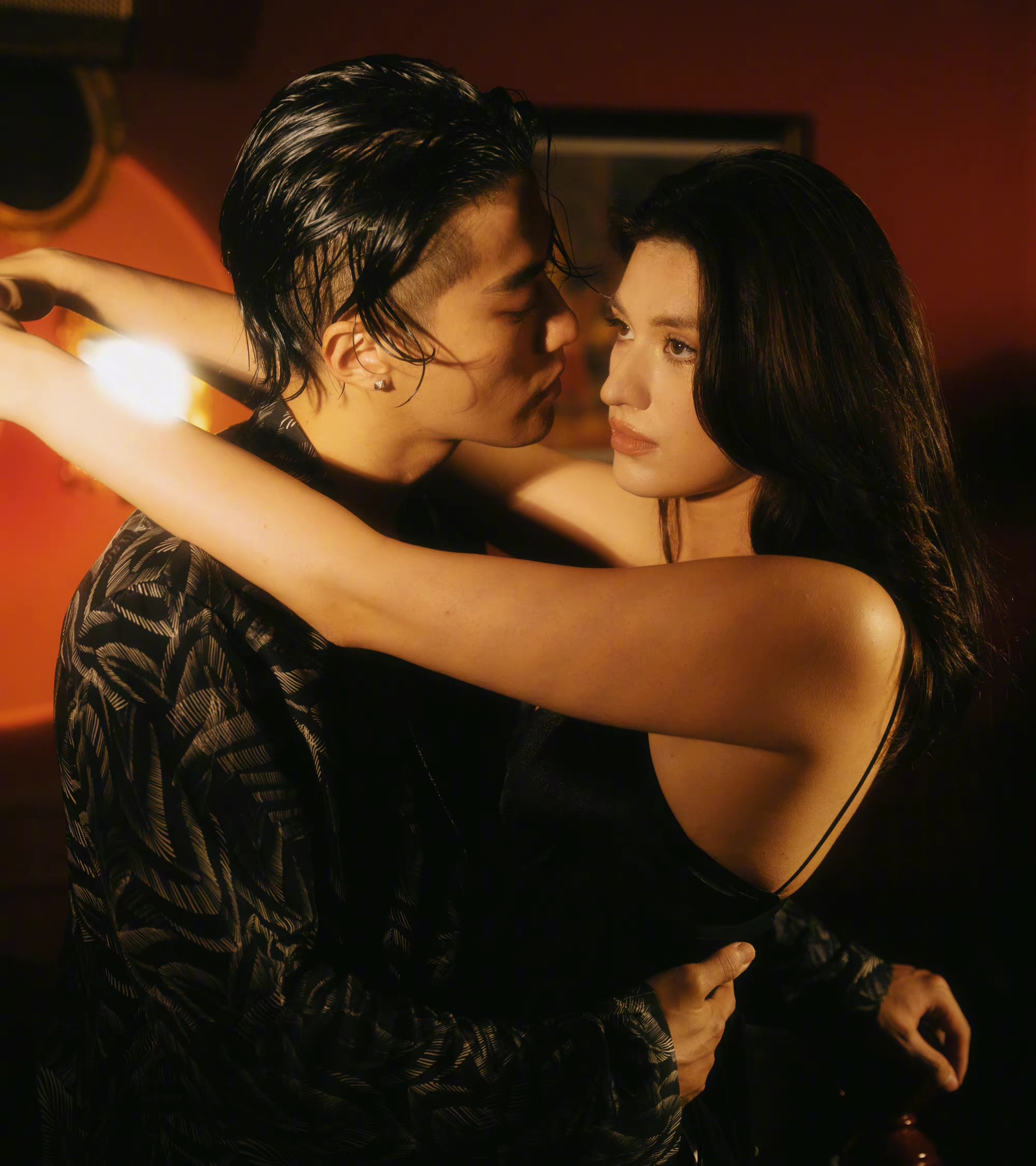 仲尼johnny婚内出轨,子望发长文重锤,卡琳娜称一切她都知道