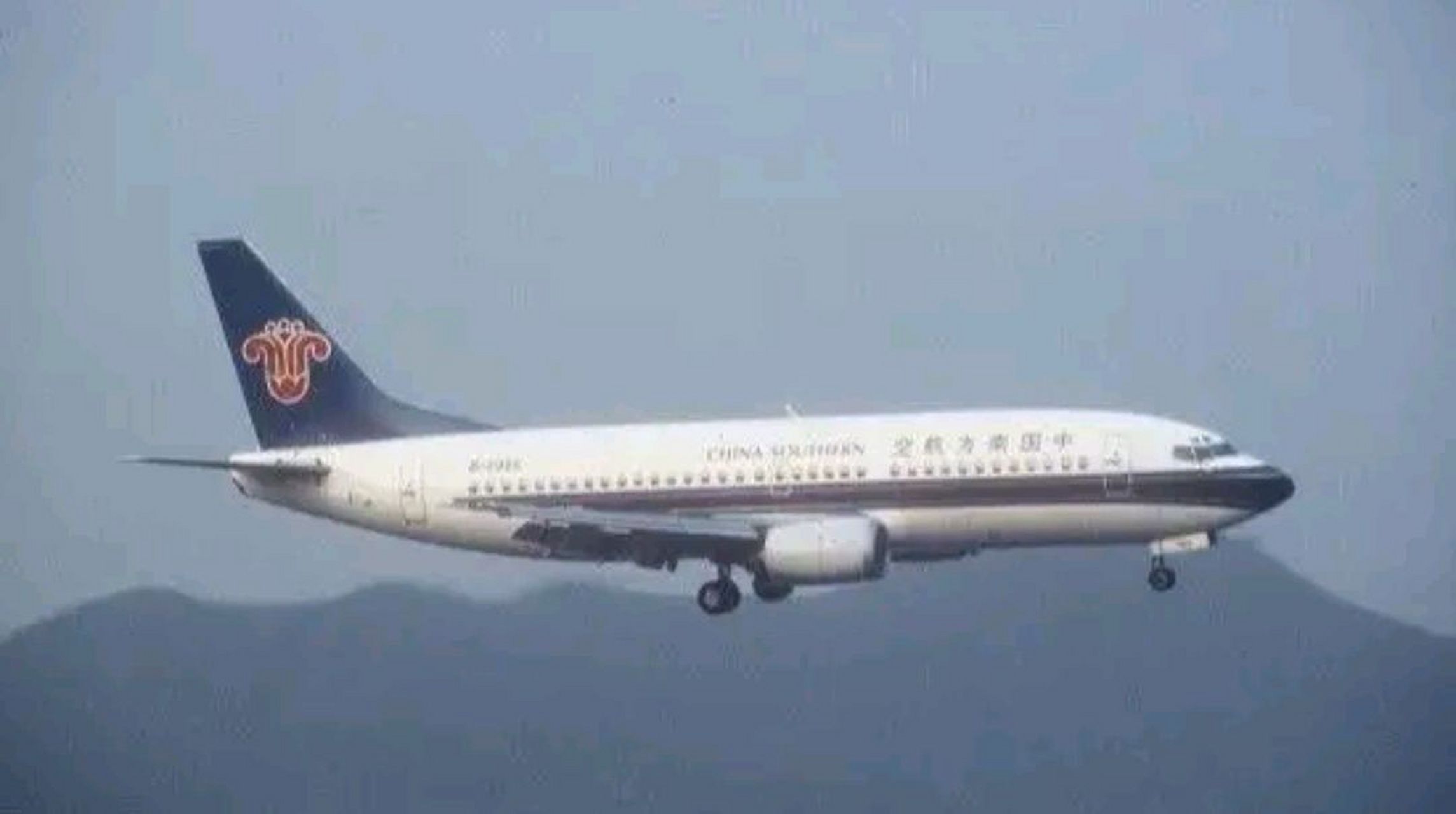 1997年5月8日,南航一架波音737客机在深圳黄田机场降落时坠毁,当场