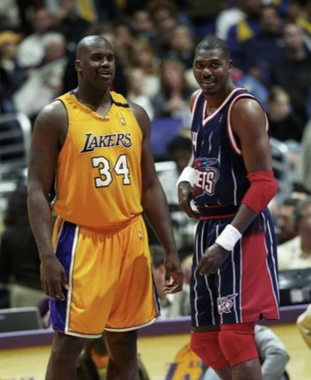 看奥尼尔和奥拉朱旺的相互评价,打一成语.