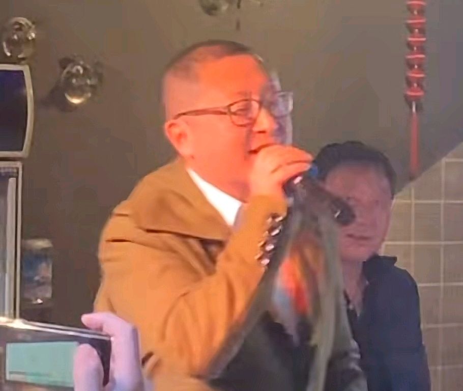 保定顺平偶遇曾经的河北台主持"一哥"大刚,你还记得吗?