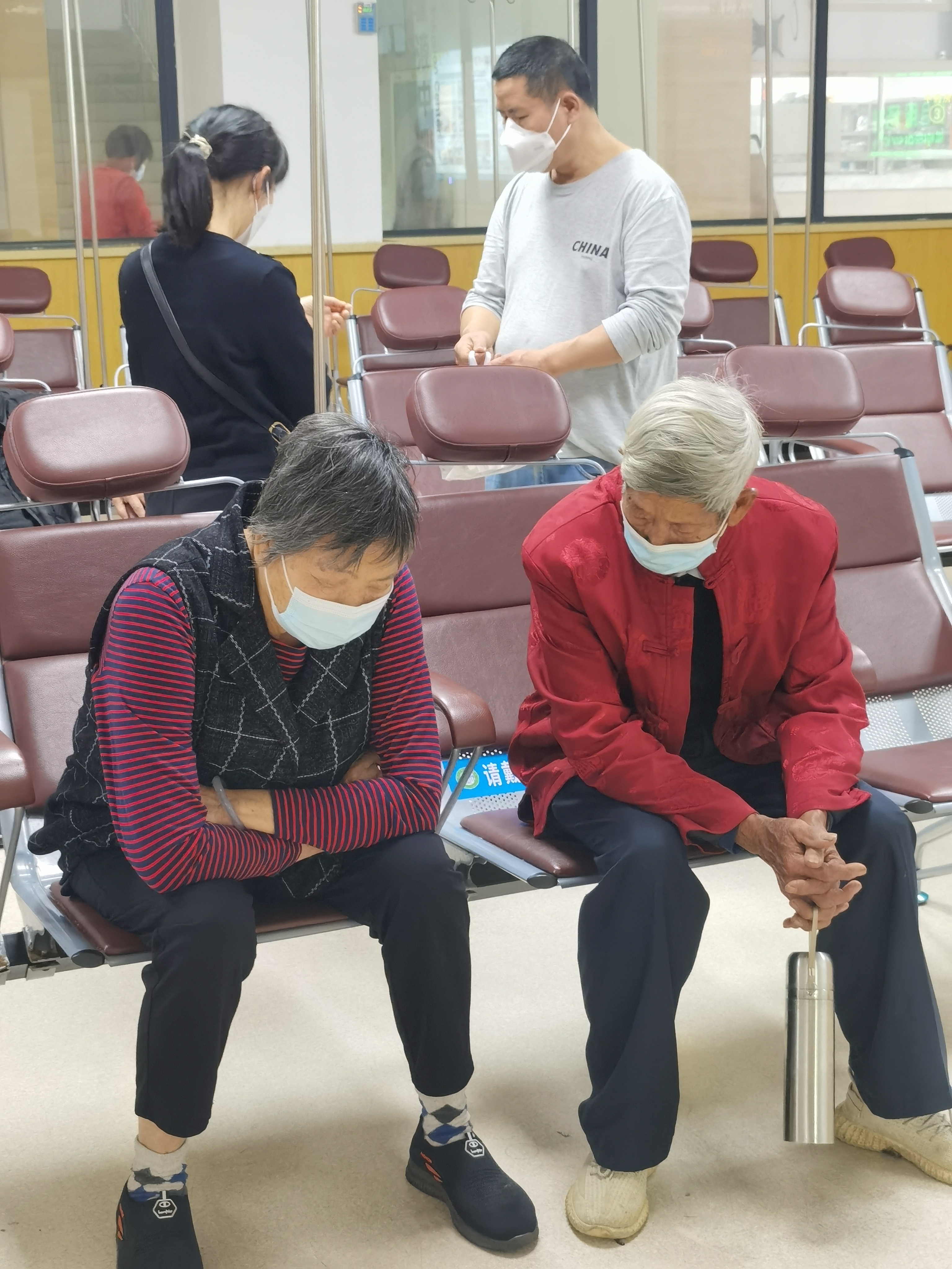 关于302医院帮忙挂号陪同看病儿童就诊全程温柔陪伴，消除就医恐惧的信息