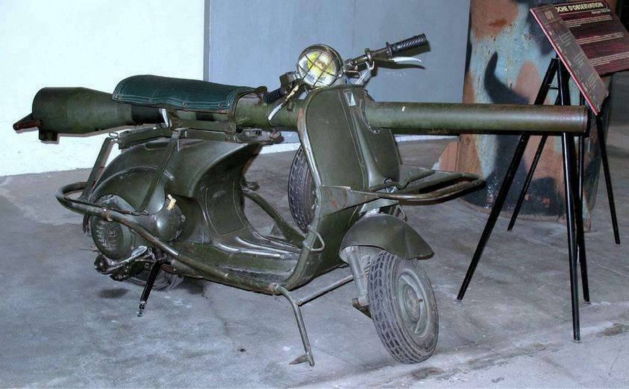 法国vespa 150 tap摩托车大炮 vespa 150 tap是法国军队于20世纪50