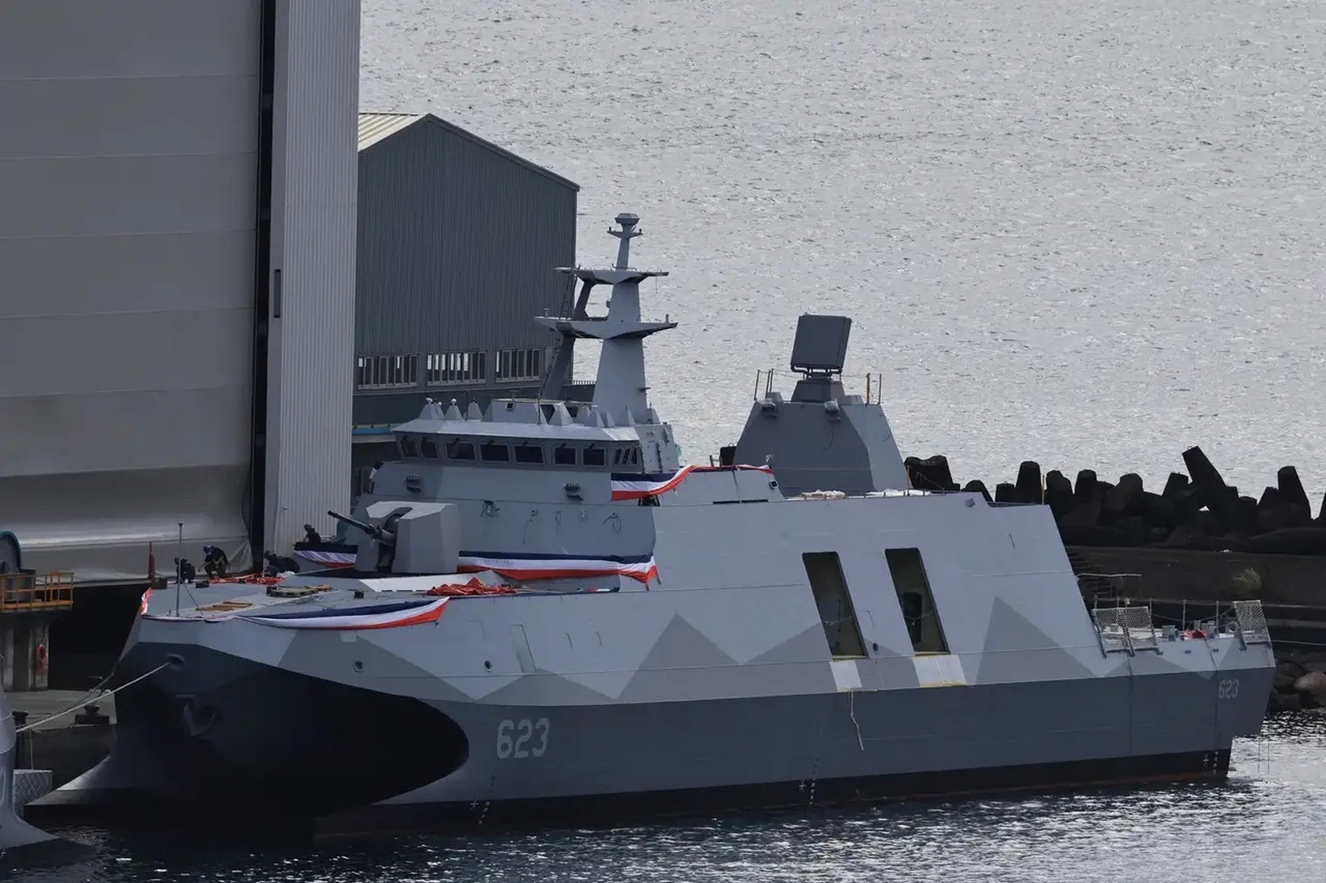 中国9899地方海军pgg-623武江号下水 沱江级巡逻舰 该舰于6月28日