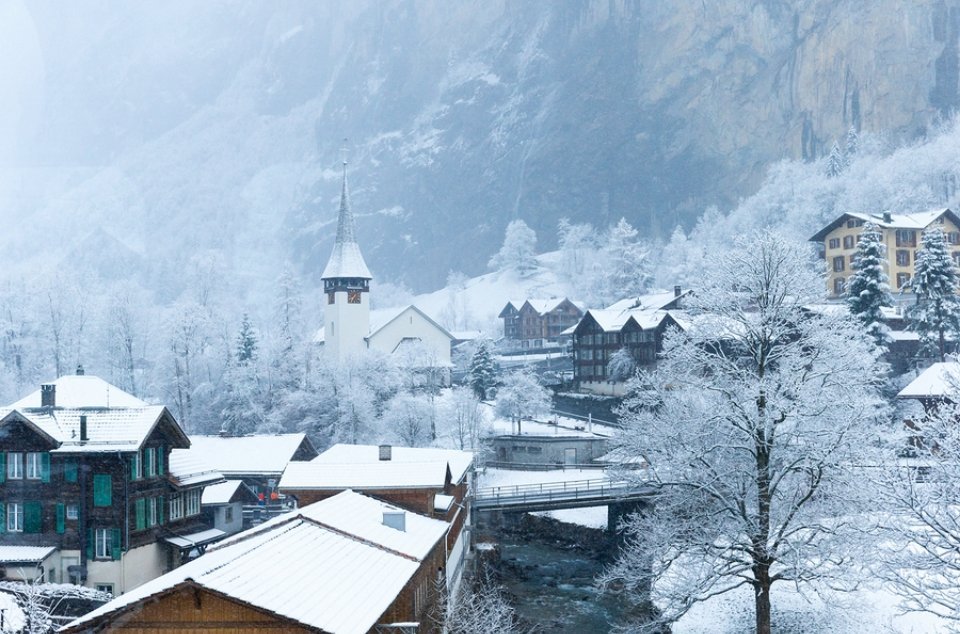 素冰弥泽,白雪依山