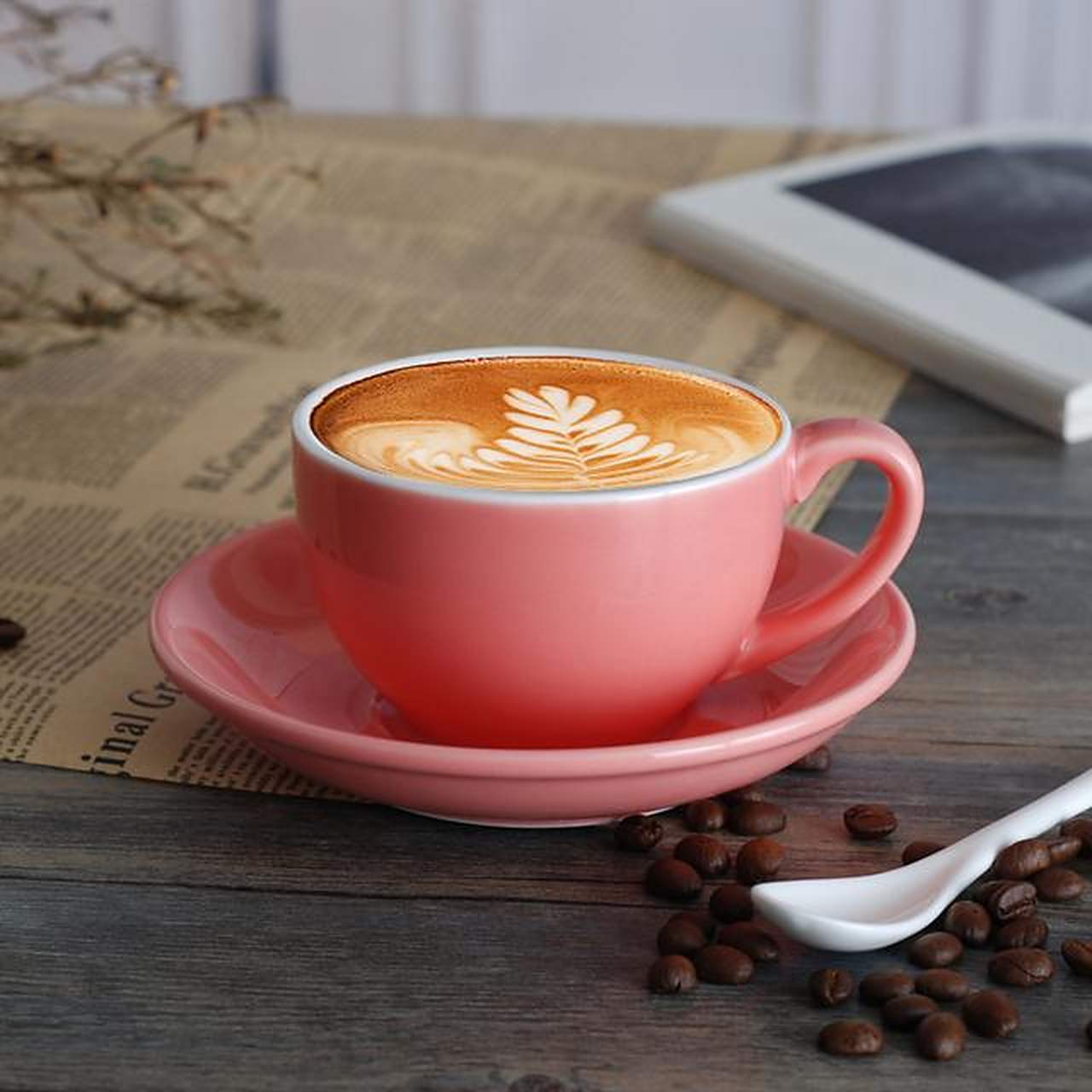 "cup"和"glass"这两个单词都可以表示"杯子"的意思,但它们通常用于不