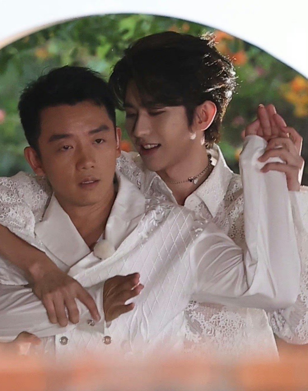 蔡徐坤看郑恺的眼神# 嫉妒郑恺已经不是一天两天了  既然无法魂穿