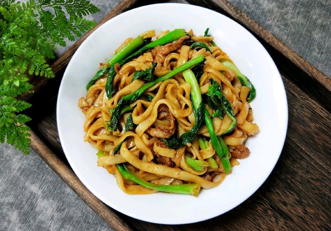 早餐来一份简单的小炒,菜心炒河粉