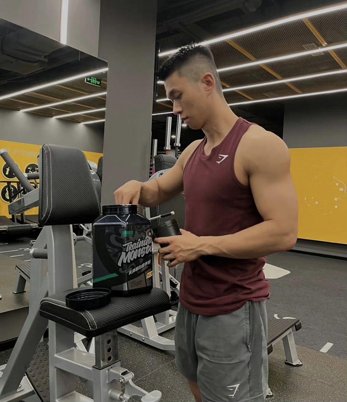 周五下午的健身房#体育生# #健身# #肌肉型男