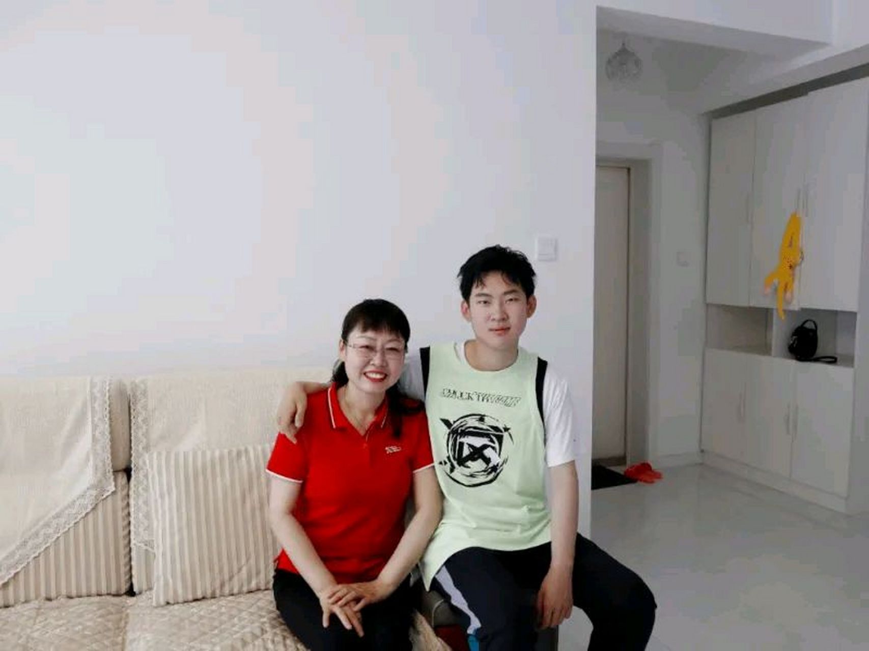 2016年,内蒙古一副局长因不肯徇私被下属枪杀,6年后,他高考652分的