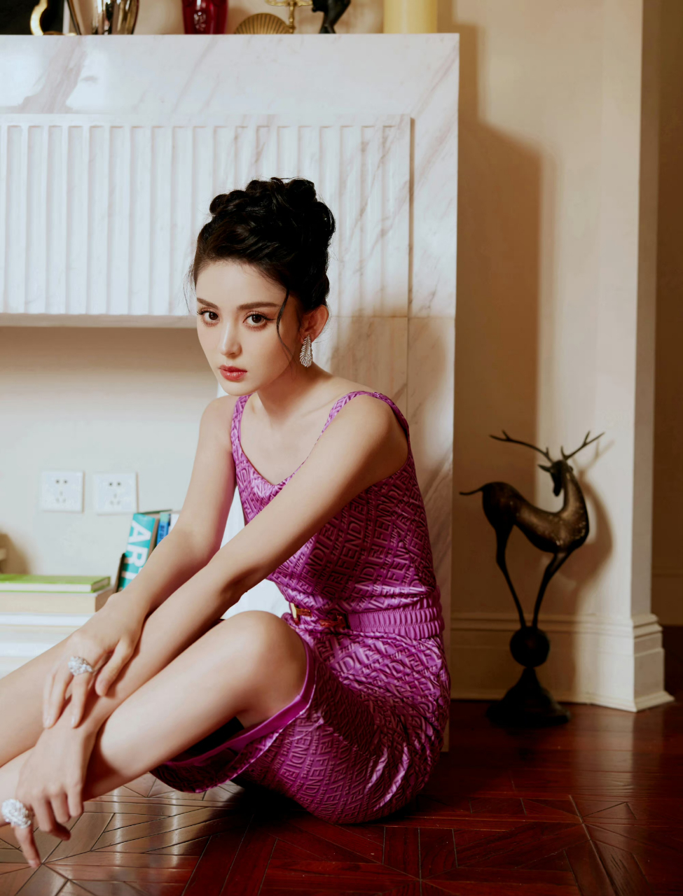 古力娜扎 身材迷人 美腿吸睛