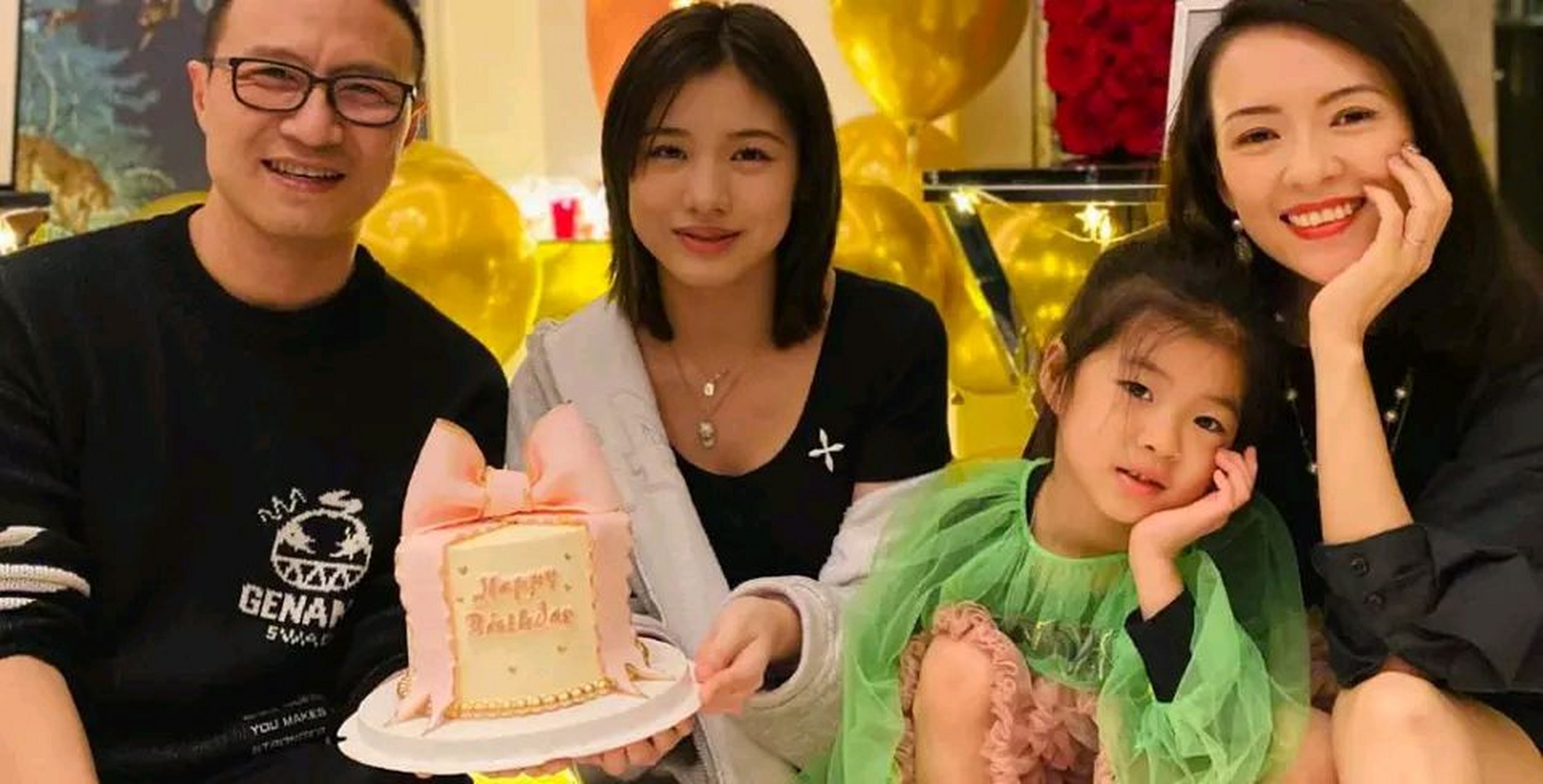 汪峰的两个女儿哪个更好看?  大女儿身材高挑气质出众,看着就是好看.