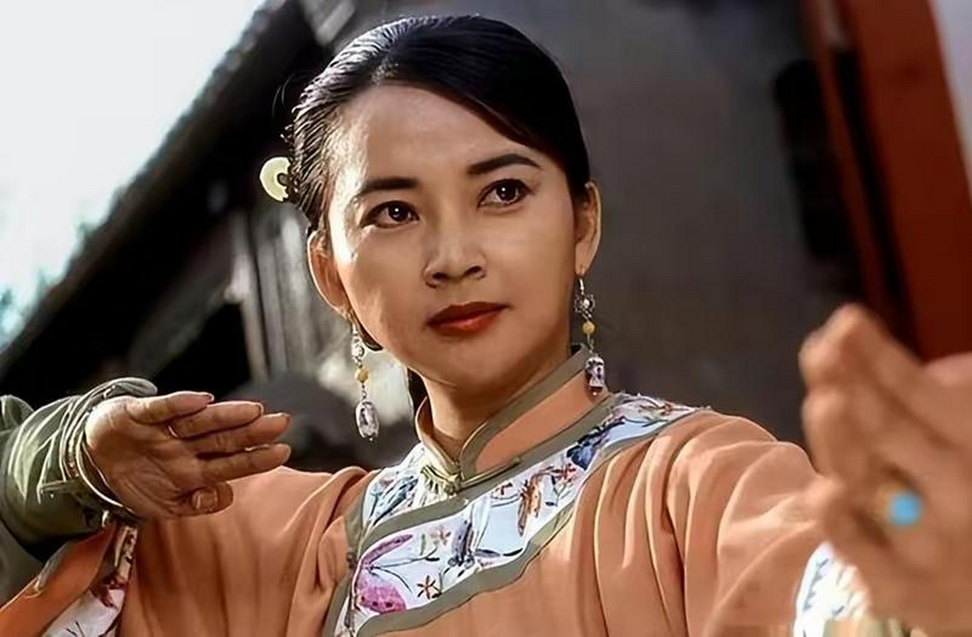 因为岁月静,好走过当然是留下痕迹的,为什么要对抗自然呢?