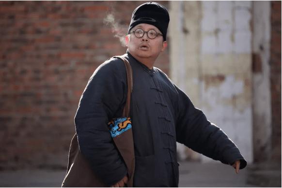 《奇葩说》史航被爆性骚扰,被爆长相丑陋却爱偷吻别人耳朵头发