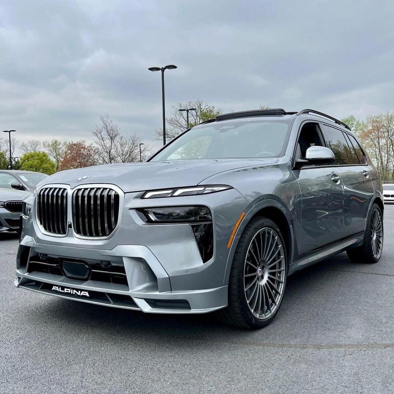 宝马x7的天花板车型 阿尔宾娜改装的xb7