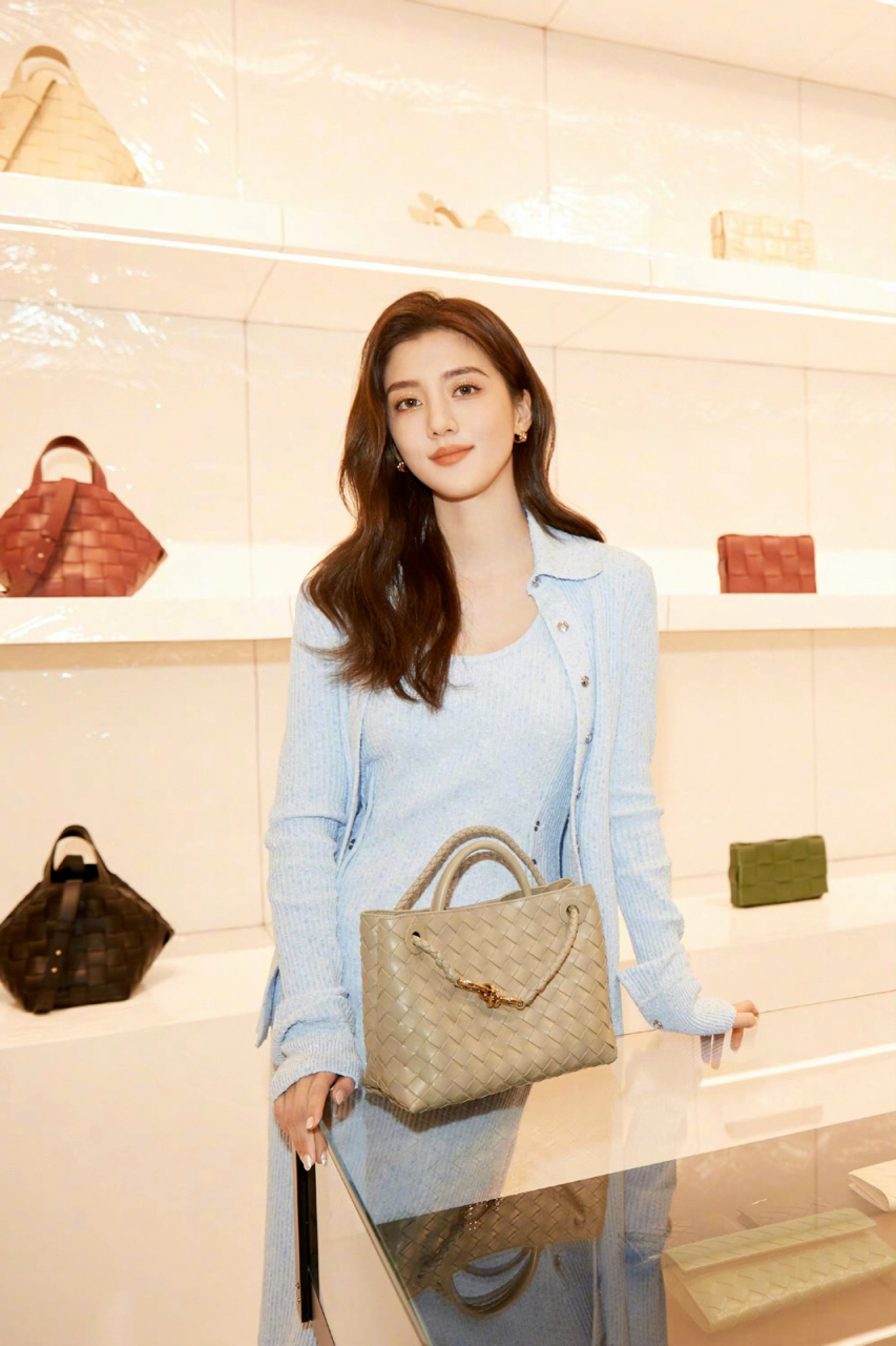 吴千语包包代言魅力四射!